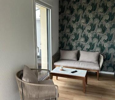 Neant-sur-Yvel House | La petite maison dans la prairie