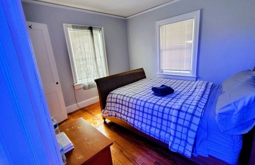 Southwest Raleigh House | La Petite Maison: Spacious 2BR/2 Den Retreat Near Raleigh Iron Works & The Ritz.