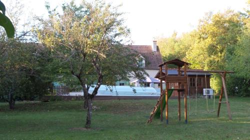 Vignoux-sous-les-Aix Bed & Breakfast | LA PETITE NOUE