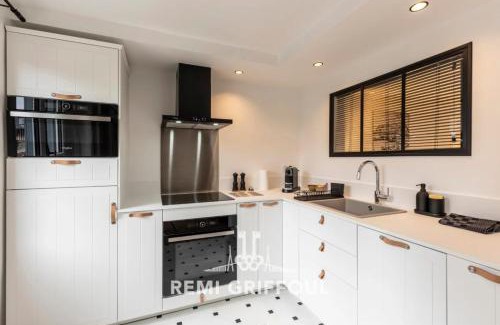 Honfleur Apartment | La Petite Source Honfleur City Centre 2 guests