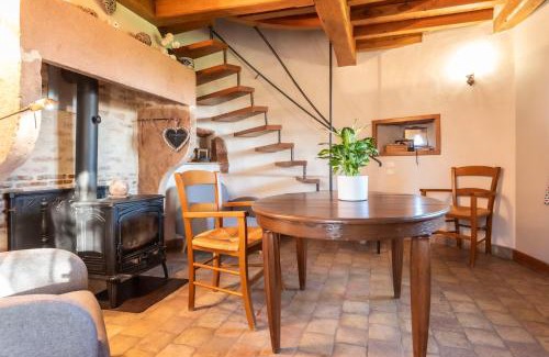 Hurigny Apartment | La Petite Tour du Château de Salornay