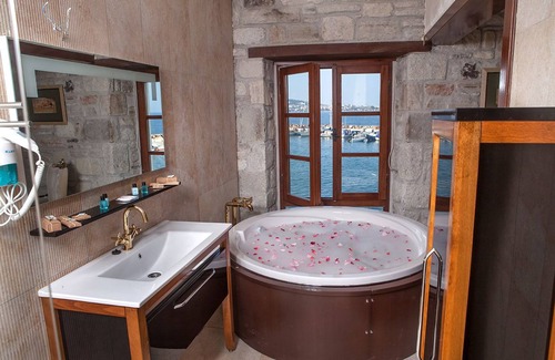 Yenifoca Hotel | La Petra Hotel - Special Class