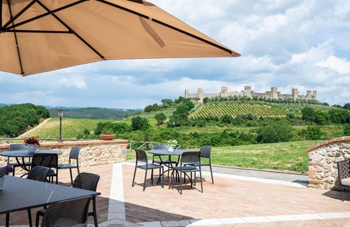 Monteriggioni Apartment | La Piazzetta, Borgo Campassini, Monteriggioni
