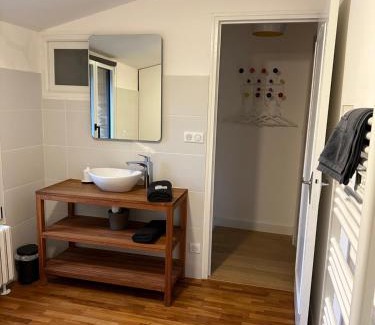 Vertou Bed & Breakfast | La Pierre Percée - logement indépendant - accès digicode