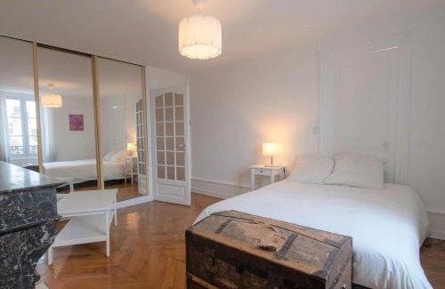 Macon Apartment | La Place Gourmande