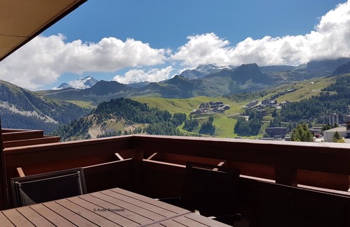 Aime Apartment | LA PLAGNE - 3 bedroom apartment, ski in, Residence 4 * with swimming pool