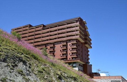 Aime Apartment | LA PLAGNE - 3 bedroom apartment, ski in, Residence 4 * with swimming pool