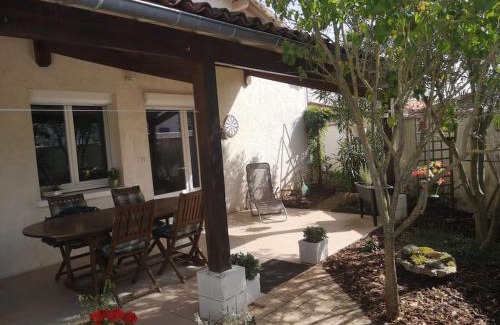 Vouneuil-sous-Biard House | La Porte Bleue