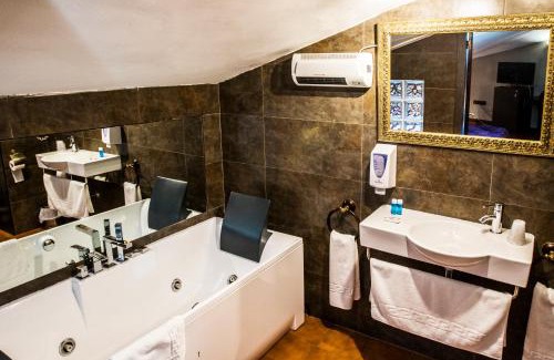 Alcala de Henares Hotel | La Posada De La Magistral