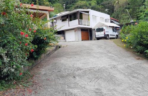 Riviere-Pilote Ski Chalet | La Poulette amazonienne