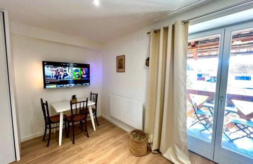 Sainte-Croix-en-Plaine Apartment | La Poulie - Apartment with Balcony and Free Privative Parking - Close to Colmar