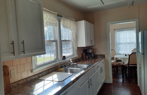 Fuquay-Varina House | La Provencale - cape cod with a fireplace & a fenced backyard in ♡ Fuquay-Varina