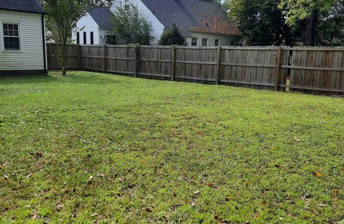 Fuquay-Varina House | La Provencale - cape cod with a fireplace & a fenced backyard in ♡ Fuquay-Varina