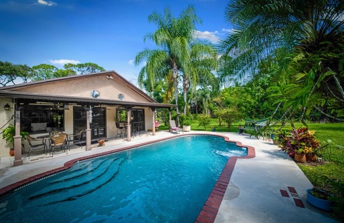 Lake Worth Apartment | La Quiete Cove for One