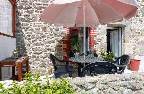 Saint-Samson-sur-Rance House | La Quinardais - Charmante maison avec terrasse