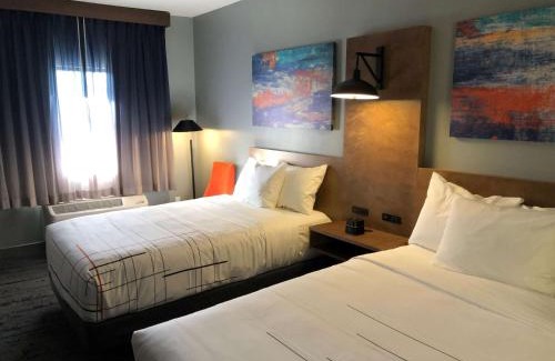 Truckland Hotel | La Quinta by Wyndham Ft. Myers - Sanibel Gateway