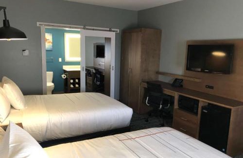 Truckland Hotel | La Quinta by Wyndham Ft. Myers - Sanibel Gateway