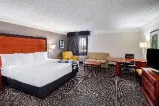 Baytown Hotel | La Quinta by Wyndham Houston Baytown East