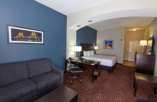 North Shore Hotel | La Quinta by Wyndham Houston East at Normandy