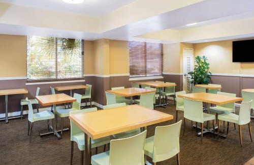 North Trail Hotel | La Quinta by Wyndham Sarasota Downtown