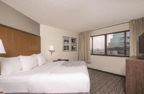 Secaucus Hotel | La Quinta by Wyndham Secaucus Meadowlands