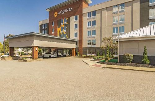 North Olmsted Hotel | La Quinta by Wyndham Cleveland Airport West