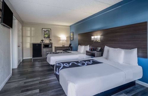 Foothill Farms Hotel | La Quinta Inn by Wyndham Sacramento North