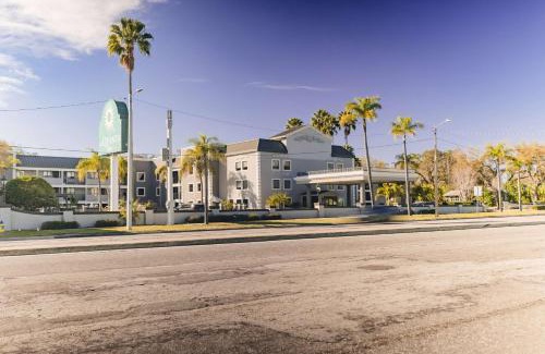Bearss Plaza Hotel | La Quinta Inn by Wyndham Tampa Near Busch Gardens