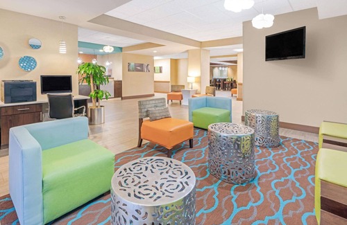 Midwest City Hotel | La Quinta Inn & Suites by Wyndham Midwest City - Tinker AFB