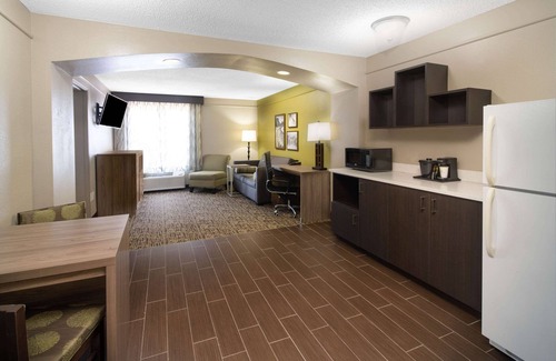 Stockbridge Hotel | La Quinta Inn & Suites by Wyndham Atlanta Stockbridge