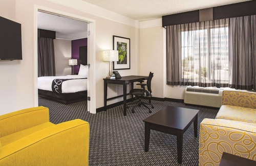Summerlin Hotel | La Quinta Inn & Suites by Wyndham Las Vegas Summerlin Tech