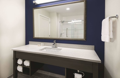 Odessa Hotel | La Quinta Inn & Suites by Wyndham Odessa N. - Sienna Tower
