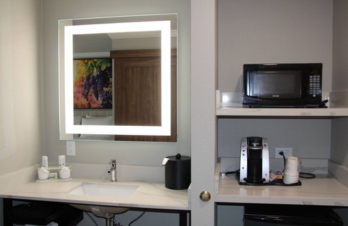 Buena Hotel | La Quinta Inn & Suites by Wyndham Yakima Downtown