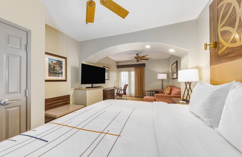 Marble Falls Hotel | La Quinta Inn & Suites by Wyndham Marble Falls