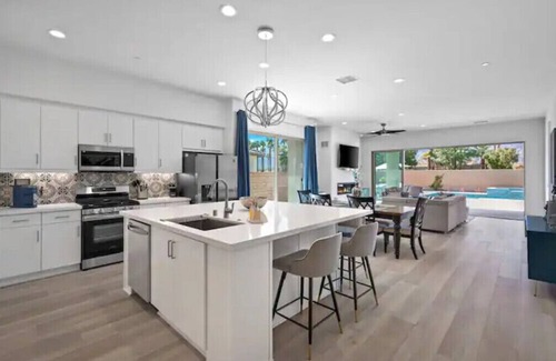 La Quinta House | La Quinta Mountain View Getaway