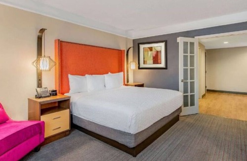 Central Business District Hotel | La Quinta New Orleans | King Suite w/Views | Outdoor Pool & Close to Jackson Sq