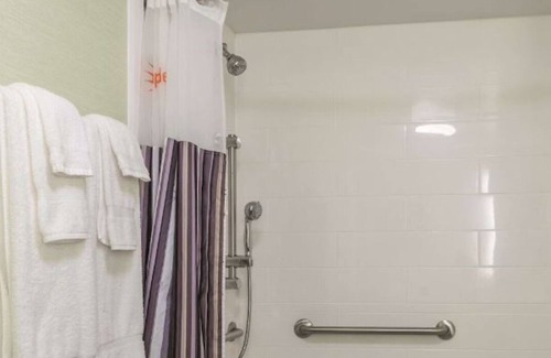 Central Business District Hotel | La Quinta New Orleans | King Suite w/Views | Outdoor Pool & Close to Jackson Sq