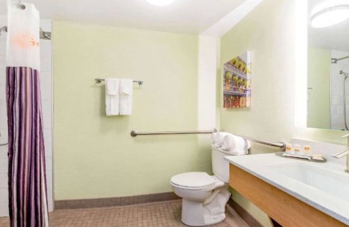 Central Business District Hotel | La Quinta New Orleans | King Suite w/Views | Outdoor Pool & Close to Jackson Sq