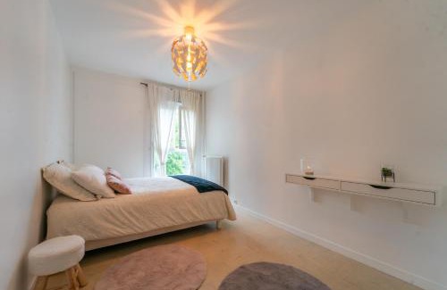 Stains Apartment | La Reposée - Appt à 25 min de Paris