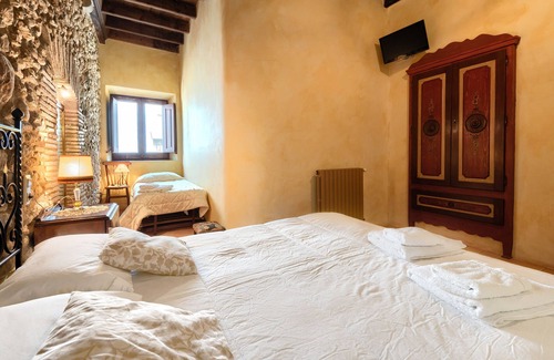 Pontos House | La requisa. House for 15 people in a cozy town