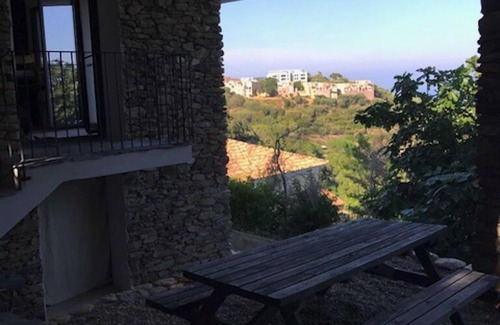 Bastia House | La Réserve accommodation for 2 people in property with sea view and swimming pool.