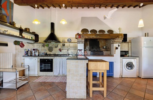 San Gimignano House | 'La Ripa - Master Apartment' with Shared Pool & Wi-Fi