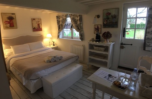 Berville-sur-Mer Bed & Breakfast | La Romanesque, charming bed and breakfast with breakfast