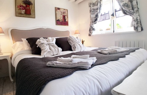Berville-sur-Mer Bed & Breakfast | La Romanesque, charming bed and breakfast with breakfast