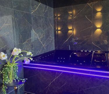 Mellecey House | La Ronde des Bois - Romance et Bien Être - Jacuzzi privatif-piscine-patio