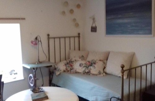 Plougastel-Daoulas House | La rose trémières 400 m de la mer