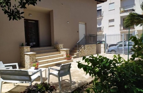 Alcamo Apartment | La Rugiada - with private garden Studio apartment