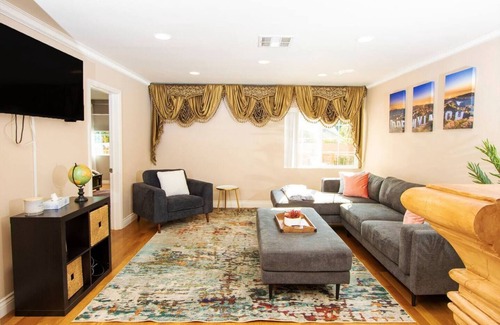 Van Nuys House | LA Serenity Retreat