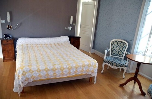 Saint-Martin-Valmeroux Hotel | La Source du Mont