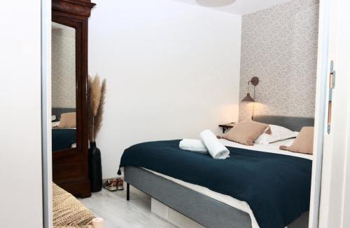 Saint-Meloir-des-Ondes Apartment | La Source - Spacieux T2 au coeur du village, à 5min des plages